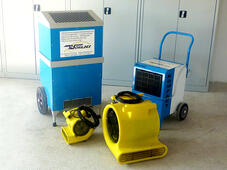 Kondensattrockner und Umluft(Schnecken)-Gebläse zur Bautrocknung